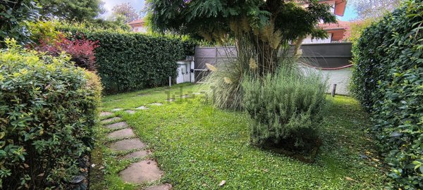 casa indipendente in vendita a Montignoso in zona Cinquale