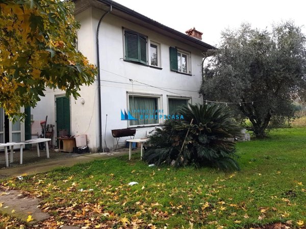 casa indipendente in vendita a Montignoso in zona Cervaiolo