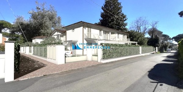casa indipendente in vendita a Montignoso in zona Cinquale