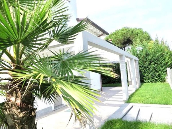 casa indipendente in vendita a Montignoso