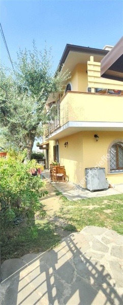 casa indipendente in vendita a Montignoso in zona Debbia