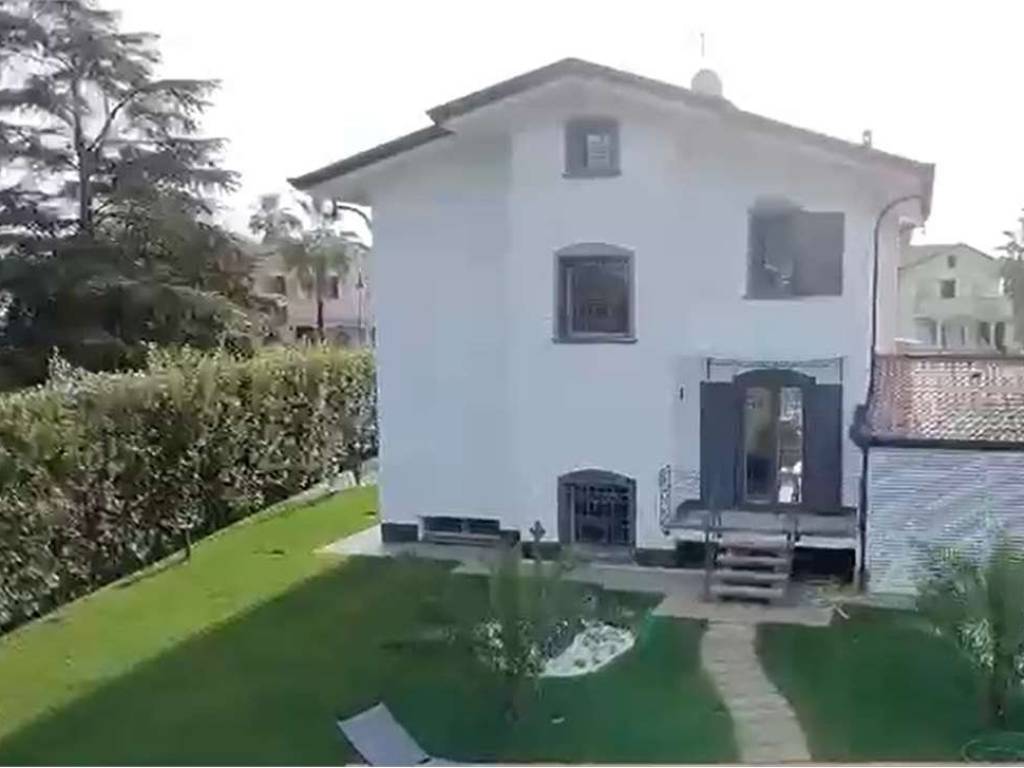 casa indipendente in vendita a Montignoso in zona Renella