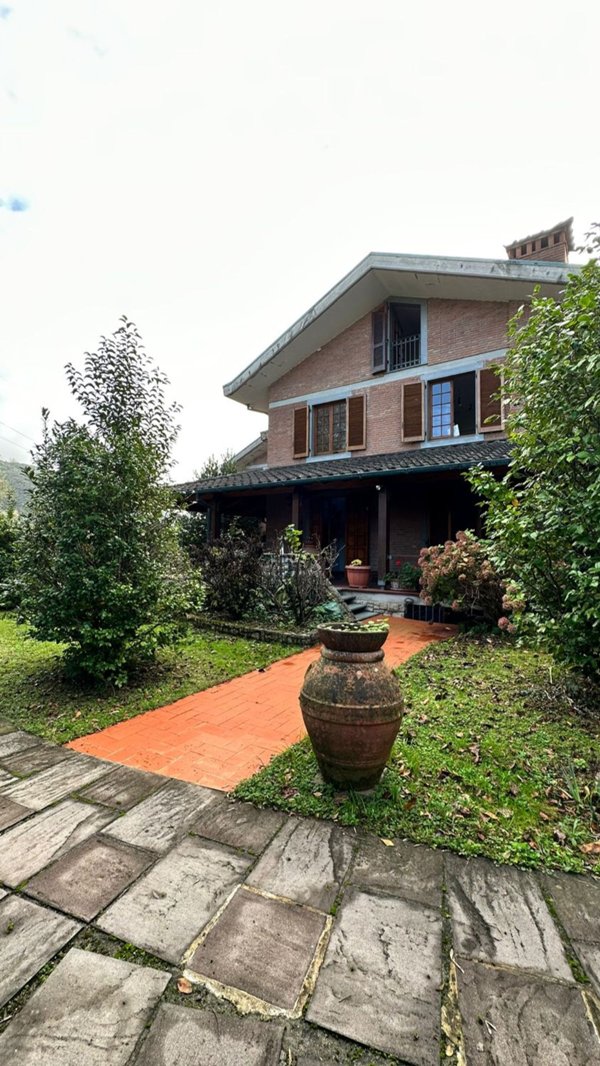 casa indipendente in vendita a Montignoso