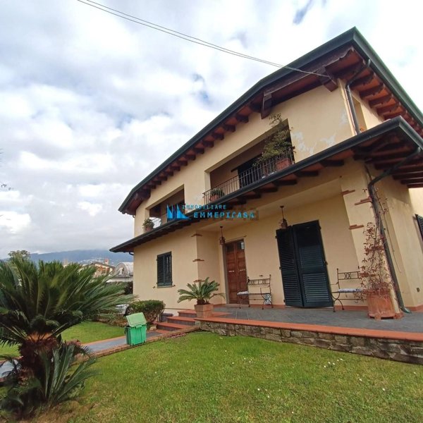 casa indipendente in vendita a Montignoso in zona Cervaiolo