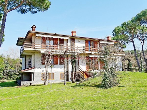 casa indipendente in vendita a Montignoso