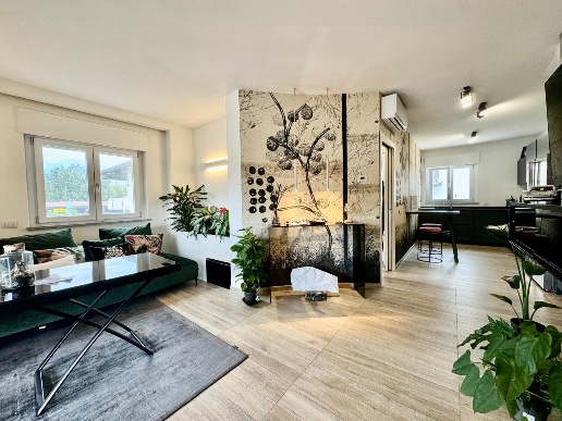 casa indipendente in vendita a Montignoso in zona Renella