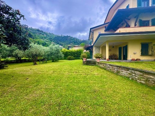 casa indipendente in vendita a Montignoso in zona Capanne