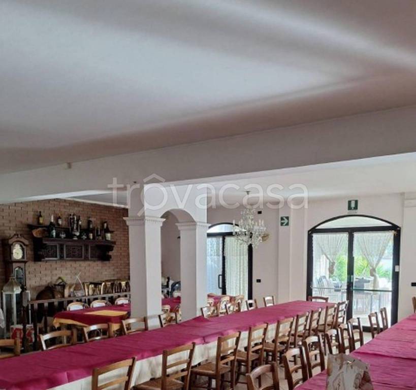 negozio in vendita a Montignoso in zona Cinquale