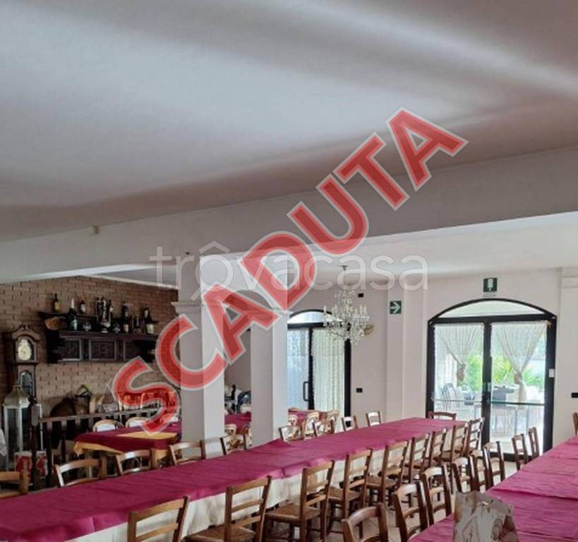 negozio in vendita a Montignoso in zona Cinquale