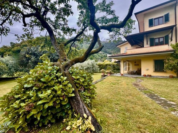 casa indipendente in vendita a Montignoso in zona Capanne