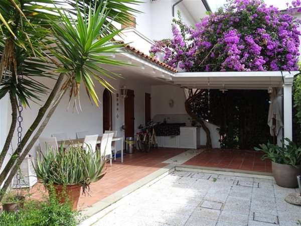 casa indipendente in vendita a Montignoso in zona Cinquale