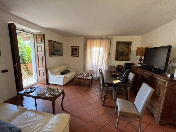 casa indipendente in vendita a Montignoso in zona Debbia