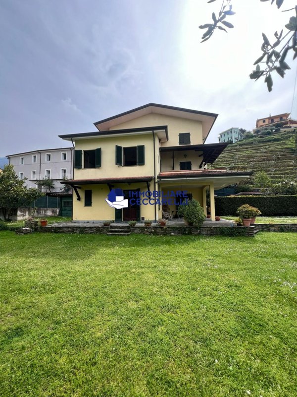 casa indipendente in vendita a Montignoso in zona Capanne