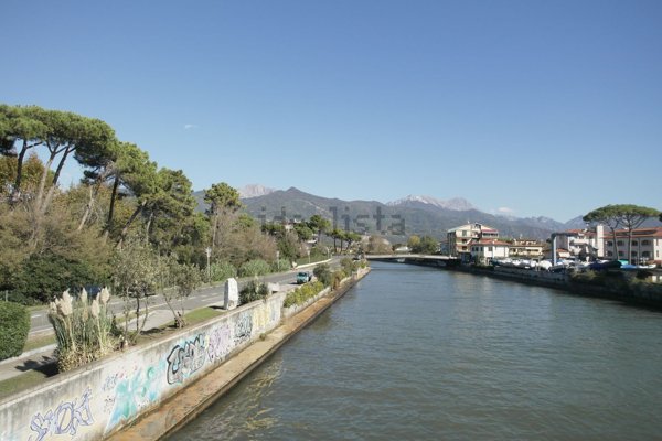 casa indipendente in vendita a Montignoso