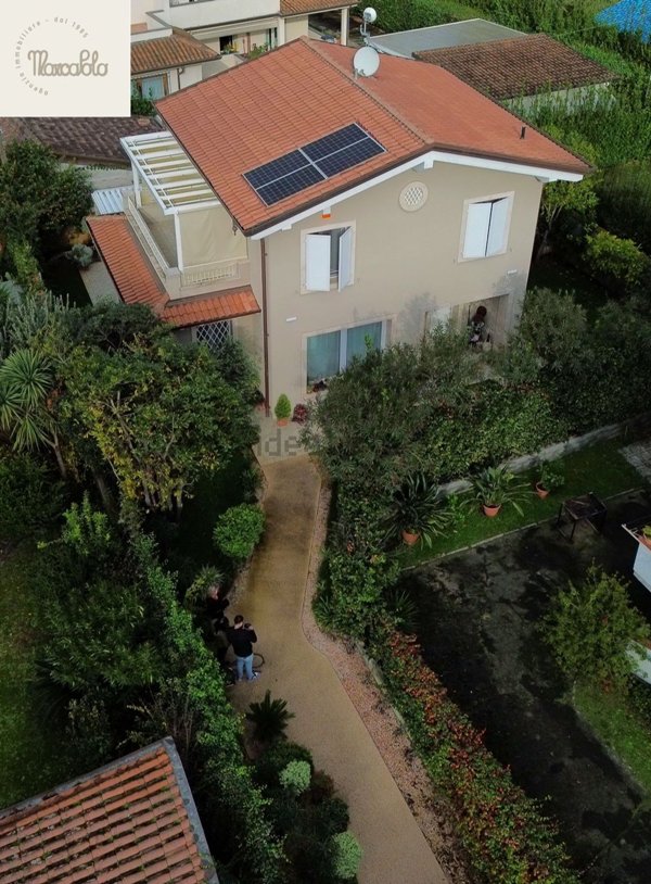 casa indipendente in vendita a Montignoso