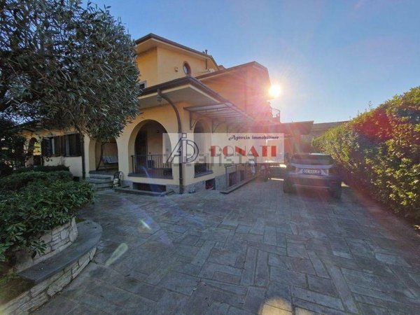 casa indipendente in vendita a Montignoso in zona Capanne
