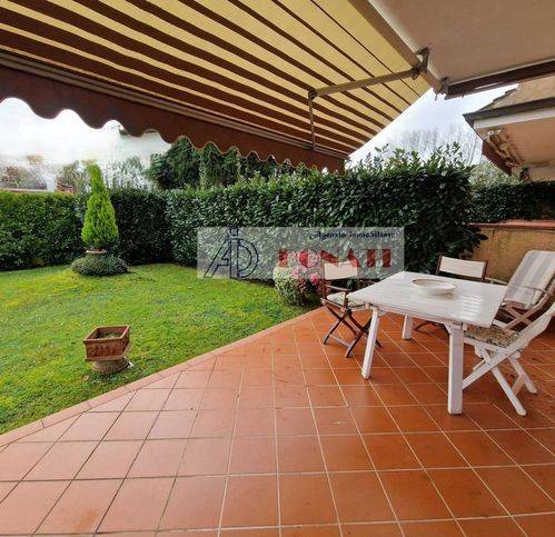 casa indipendente in vendita a Montignoso in zona Cinquale