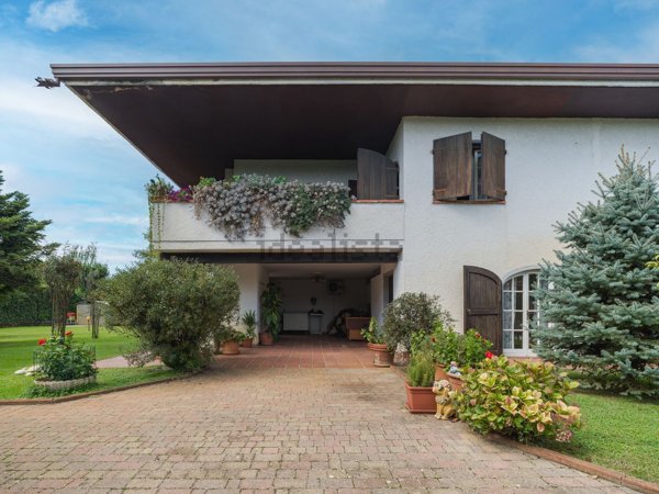 casa indipendente in vendita a Montignoso in zona Cinquale