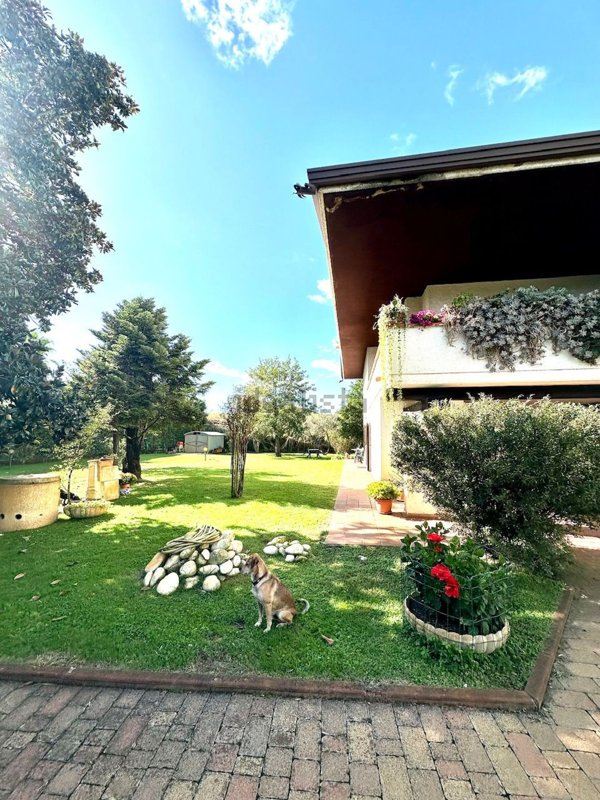 casa indipendente in vendita a Montignoso