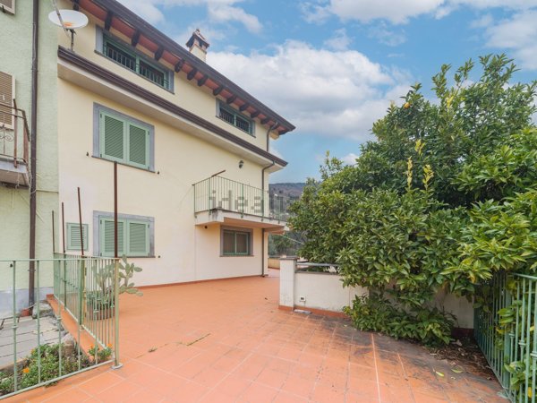 casa indipendente in vendita a Montignoso in zona Serra