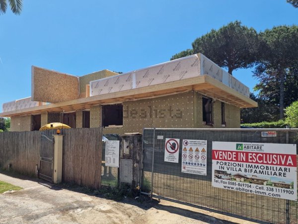 casa indipendente in vendita a Montignoso in zona Cinquale