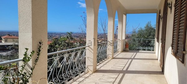 casa indipendente in vendita a Montignoso in zona Capanne