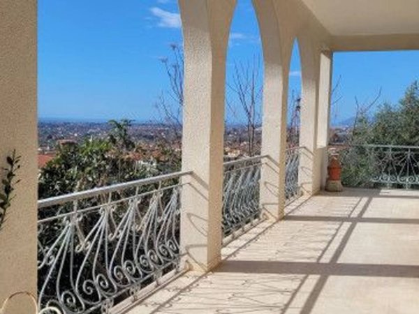 casa indipendente in vendita a Montignoso in zona Capanne