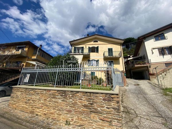 casa indipendente in vendita a Montignoso