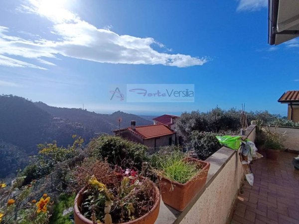 casa indipendente in vendita a Montignoso