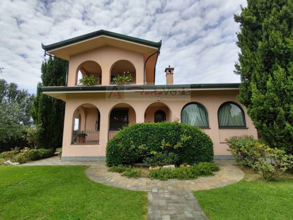 casa indipendente in vendita a Montignoso in zona Renella
