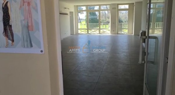 negozio in vendita a Montignoso in zona Cinquale