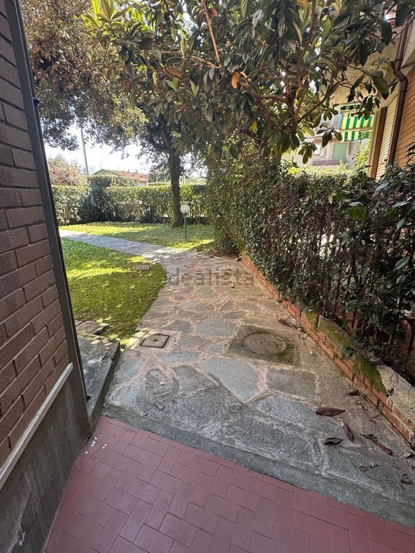 appartamento in vendita a Montignoso