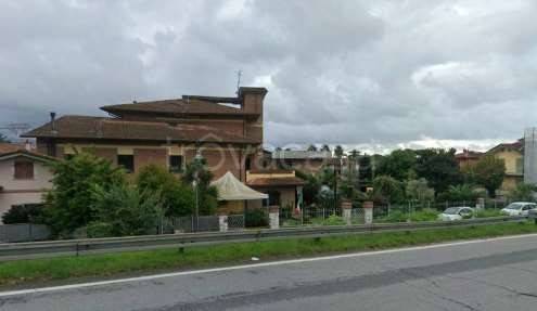 negozio in vendita a Montignoso in zona Cinquale