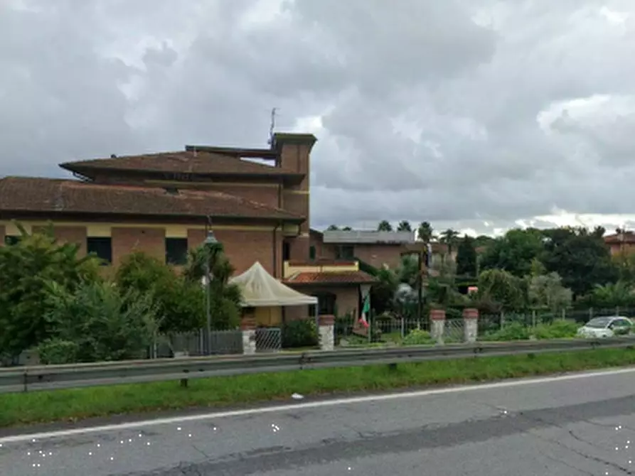 negozio in vendita a Montignoso in zona Cinquale
