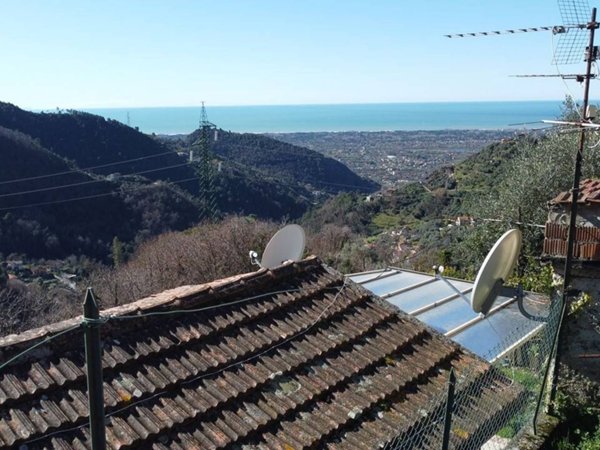casa indipendente in vendita a Montignoso in zona Sant'Eustachio