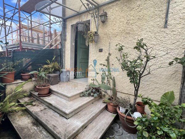 casa indipendente in vendita a Montignoso in zona Cervaiolo