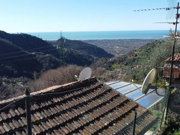 casa indipendente in vendita a Montignoso in zona Sant'Eustachio