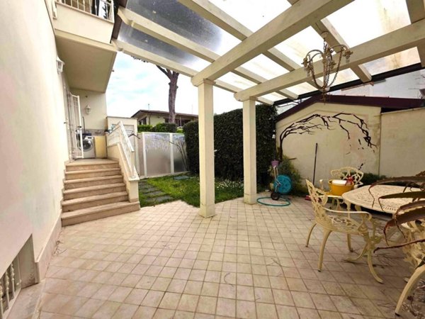 casa indipendente in vendita a Montignoso in zona Cinquale