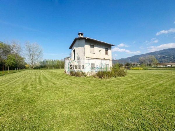 casa indipendente in vendita a Montignoso