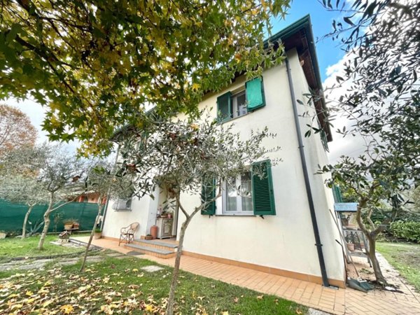 casa indipendente in vendita a Montignoso in zona Cinquale
