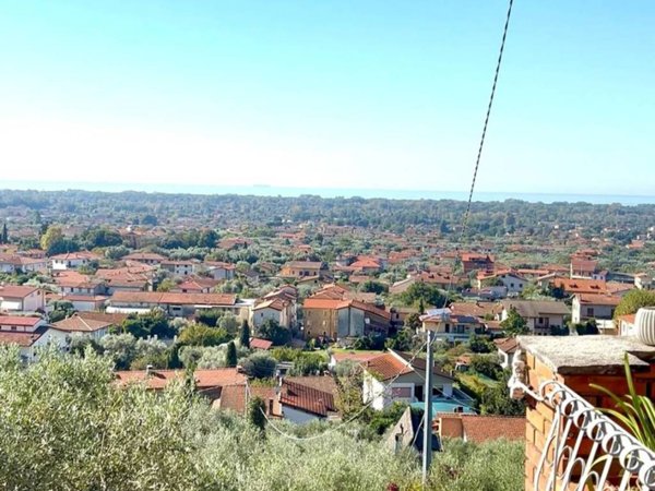casa indipendente in vendita a Montignoso in zona Capanne