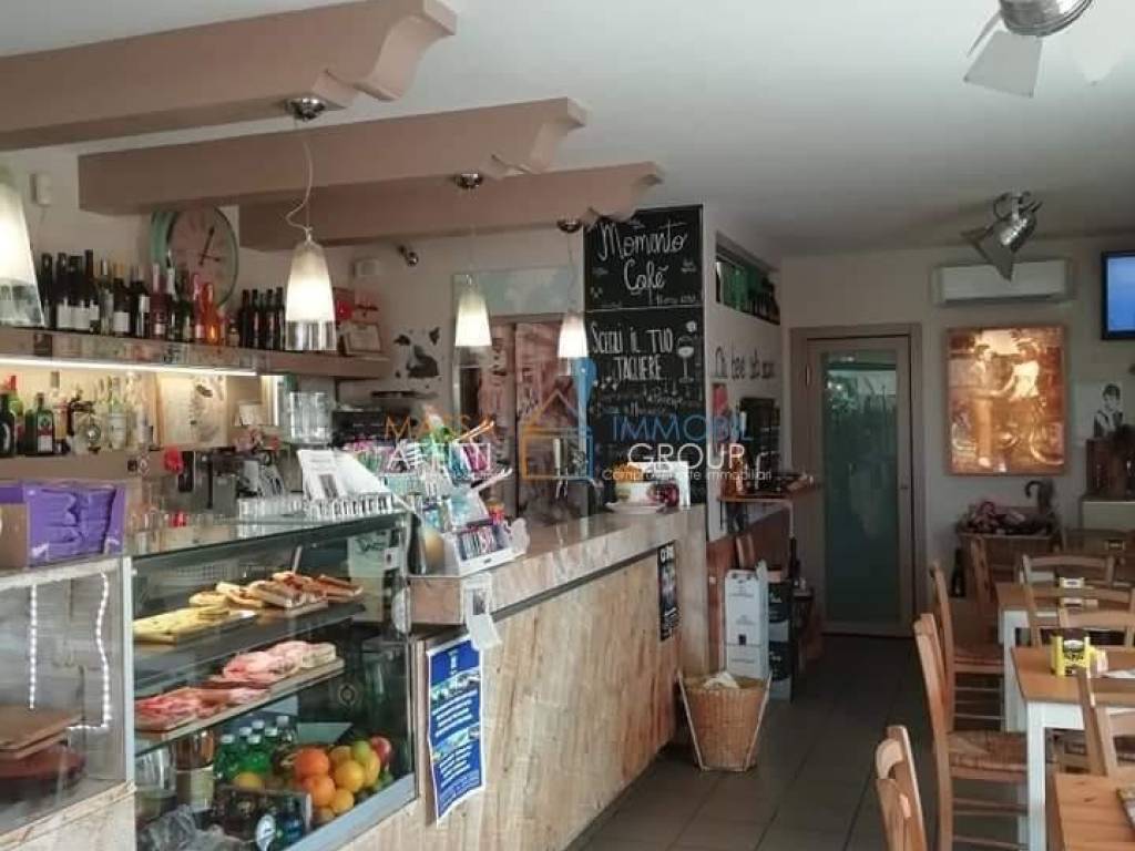 negozio in vendita a Montignoso in zona Renella