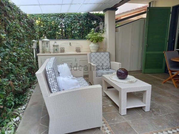 casa indipendente in vendita a Montignoso in zona Cinquale