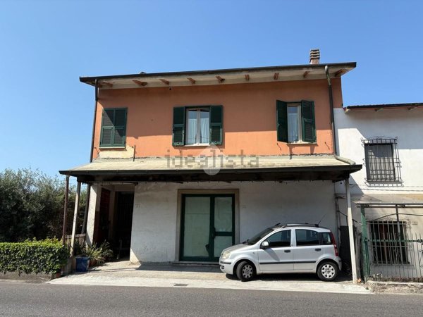 casa indipendente in vendita a Montignoso in zona Cervaiolo