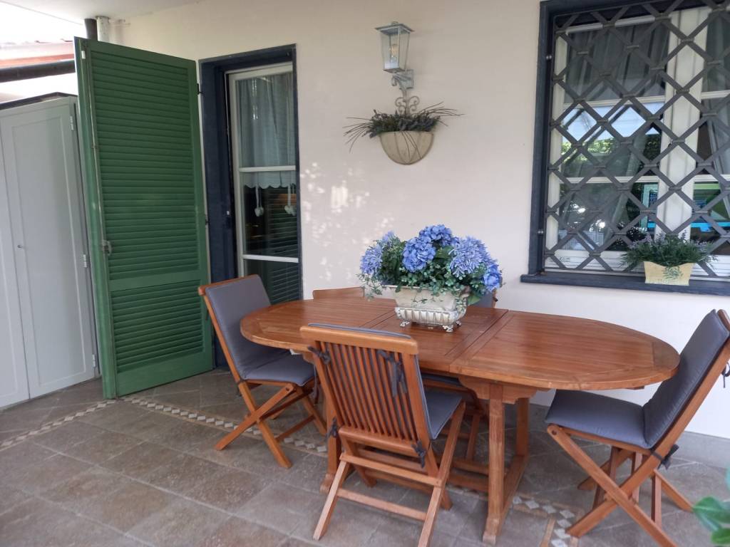 casa indipendente in vendita a Montignoso in zona Cinquale