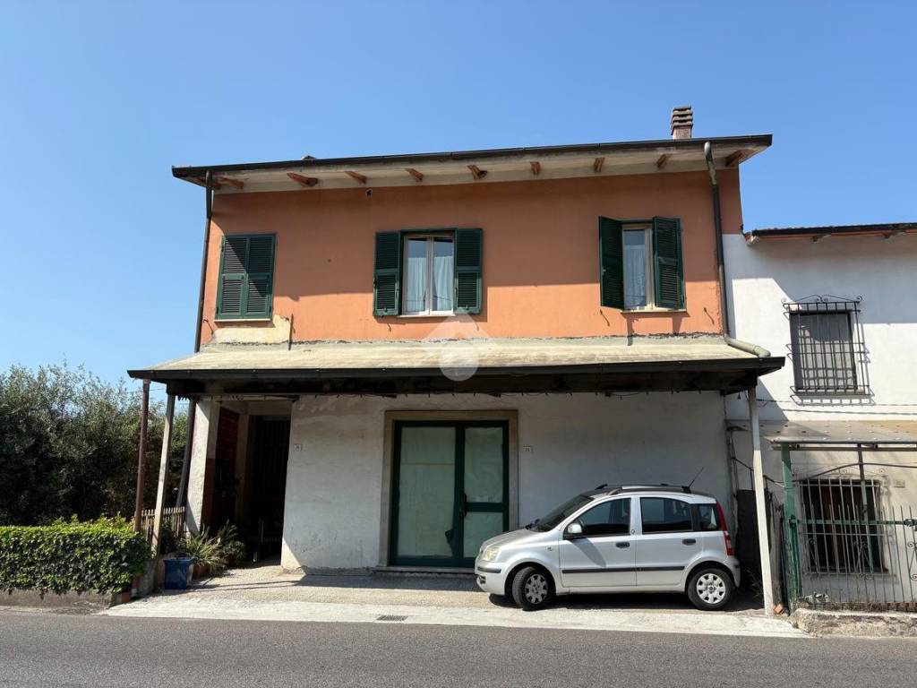 negozio in vendita a Montignoso in zona Cervaiolo