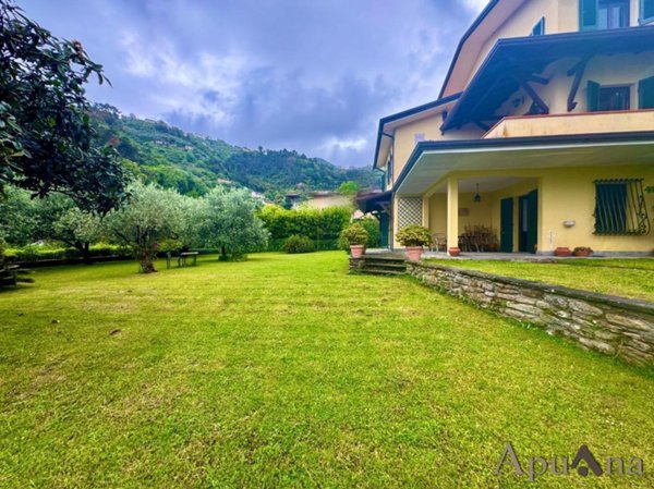 casa indipendente in vendita a Montignoso in zona Capanne