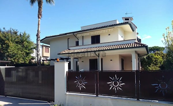 casa indipendente in vendita a Montignoso in zona Cinquale