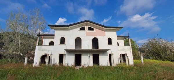 casa indipendente in vendita a Montignoso