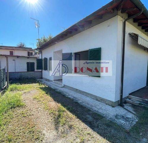 casa indipendente in vendita a Montignoso in zona Cinquale